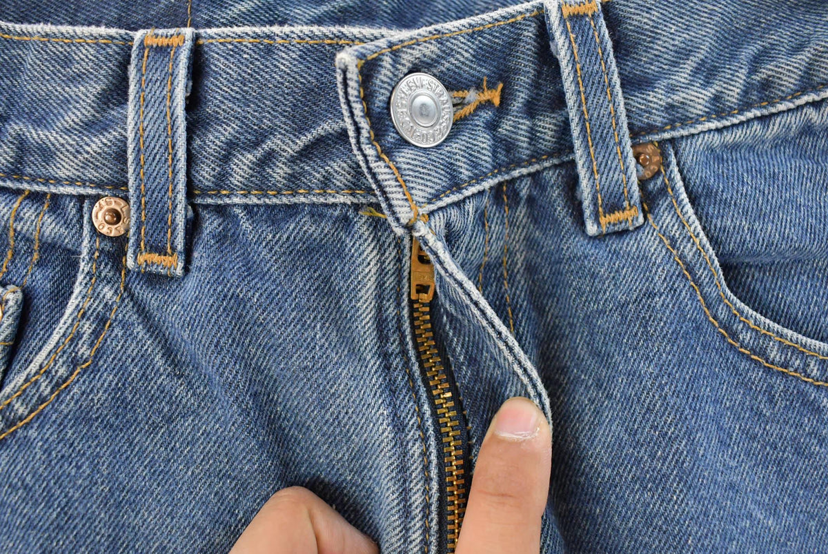 Vintage 1990s Levi's 550 Relaxed Fit Denim Jeans Men's 28 x 31 from propervintagecanada