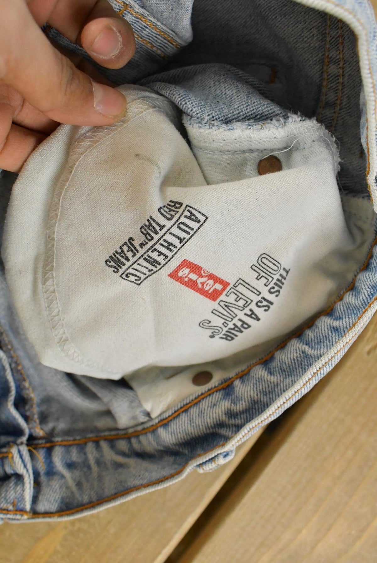 Vintage 1990s Levi's 550 Relaxed Fit Denim Jeans Men's 34 x 32 from propervintagecanada