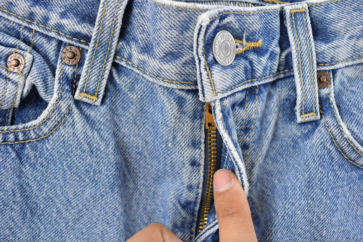 Vintage 1990s Levi's 550 Relaxed Fit Denim Jeans Youth 25 x 25 from propervintagecanada