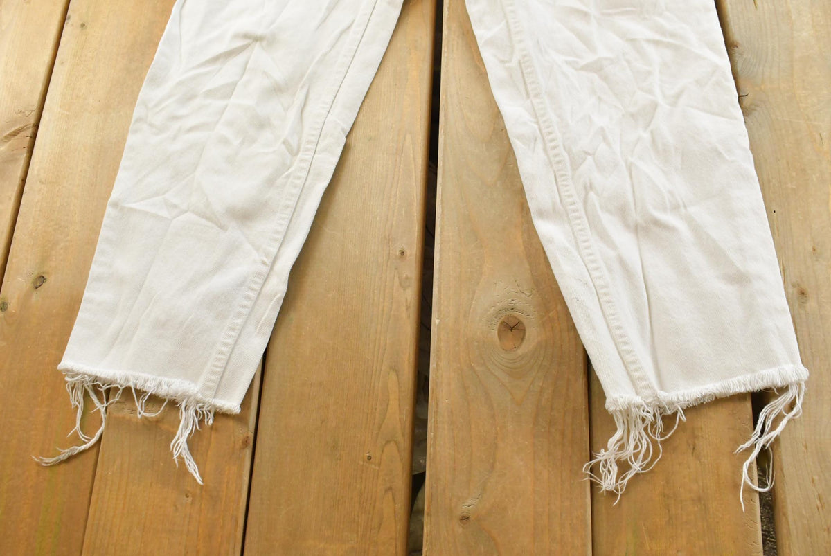 Vintage 1990s Levi's 550 Relaxed Fit Tapered Leg Denim White Jeans Women's 22 x 24.5 from propervintagecanada