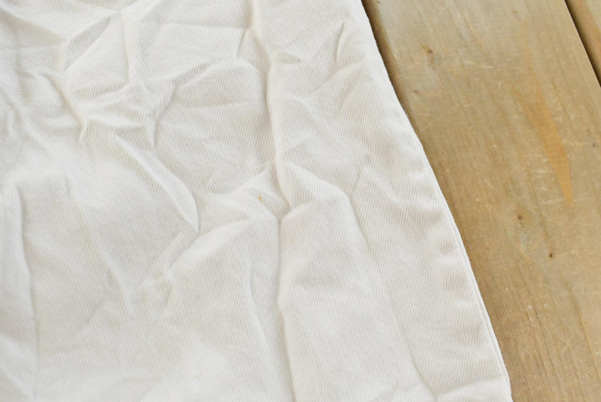 Vintage 1990s Levi's 550 Relaxed Fit Tapered Leg Denim White Jeans Women's 22 x 24.5 from propervintagecanada