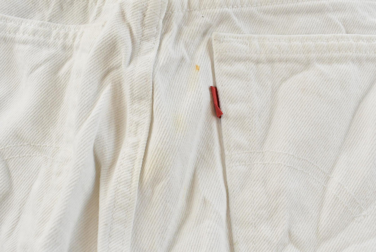 Vintage 1990s Levi's 550 Relaxed Fit Tapered Leg Denim White Jeans Women's 22 x 24.5 from propervintagecanada