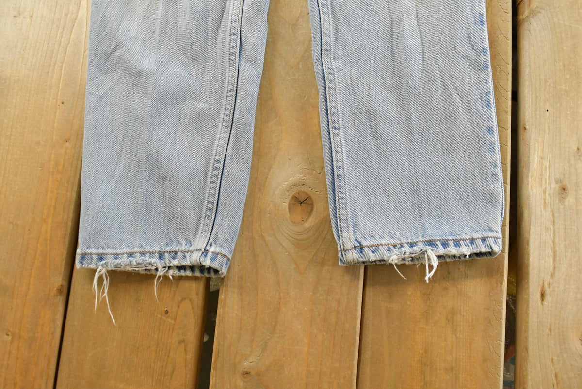 Vintage 1990s Levi's 550 Relaxed Tapered Blue Denim Jeans Women's 26 x 27.5 from propervintagecanada