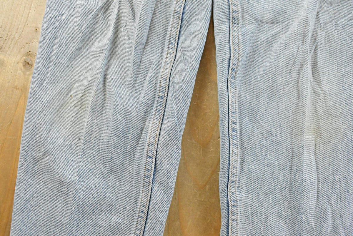 Vintage 1990s Levi's 550 Relaxed Tapered Blue Denim Jeans Women's 26 x 27.5 from propervintagecanada