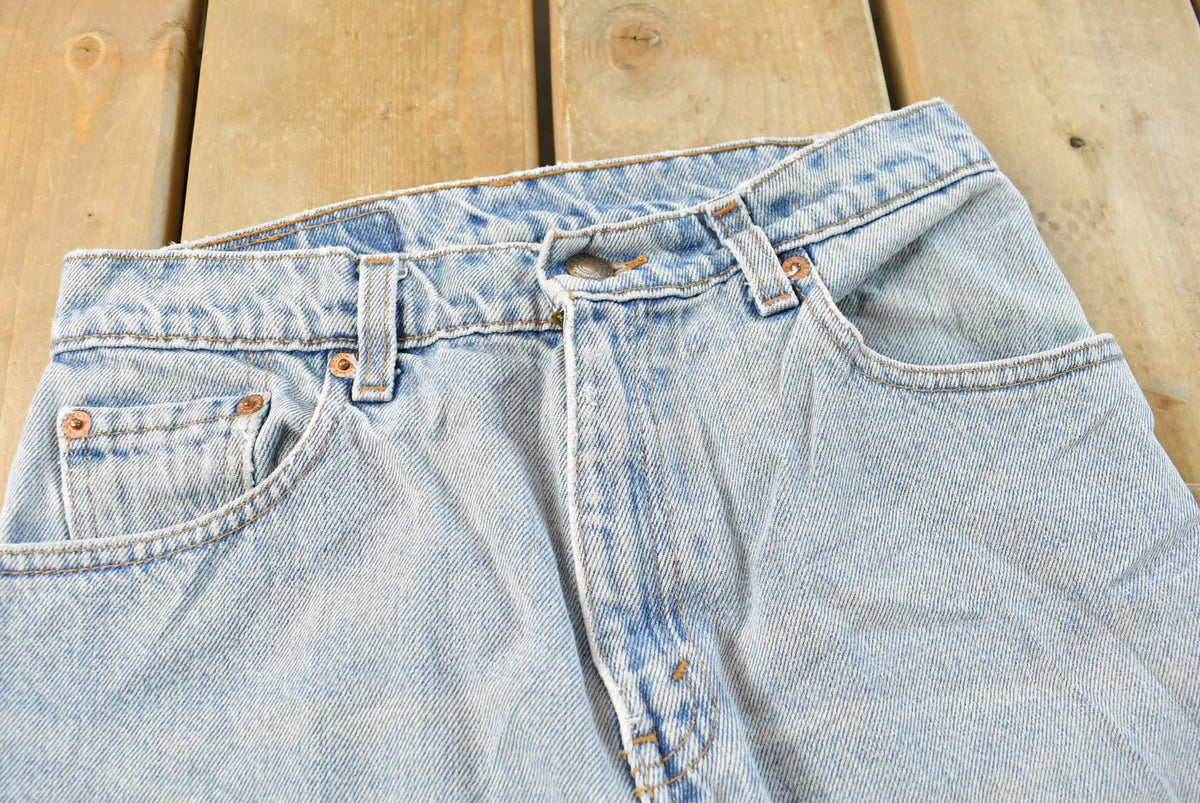 Vintage 1990s Levi's 550 Relaxed Tapered Blue Denim Jeans Women's 26 x 27.5 from propervintagecanada