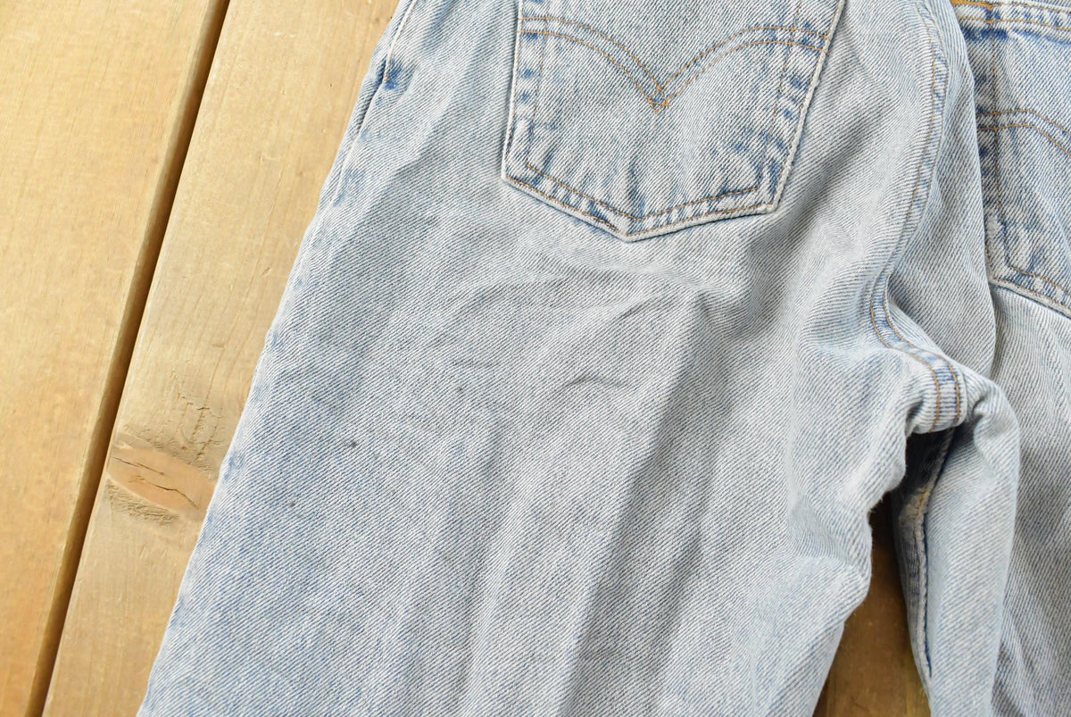 Vintage 1990s Levi's 550 Relaxed Tapered Blue Denim Jeans Women's 26 x 27.5 from propervintagecanada