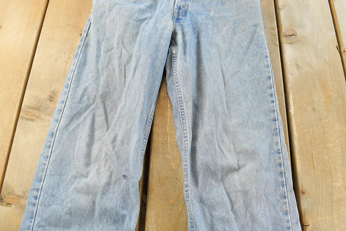 Vintage 1990s Levi's 550 Relaxed Tapered Blue Denim Jeans Women's 27 x 26.5 from propervintagecanada