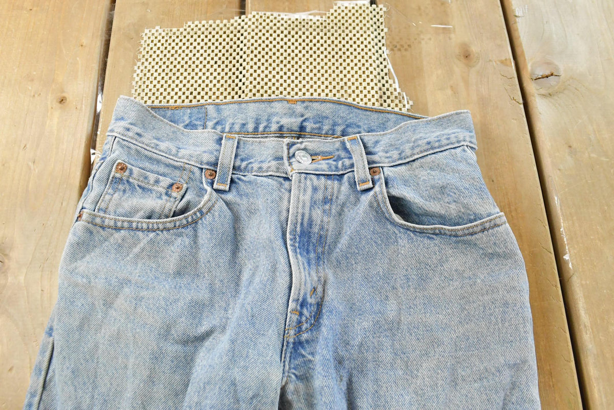Vintage 1990s Levi's 550 Relaxed Tapered Blue Denim Jeans Women's 27 x 26.5 from propervintagecanada