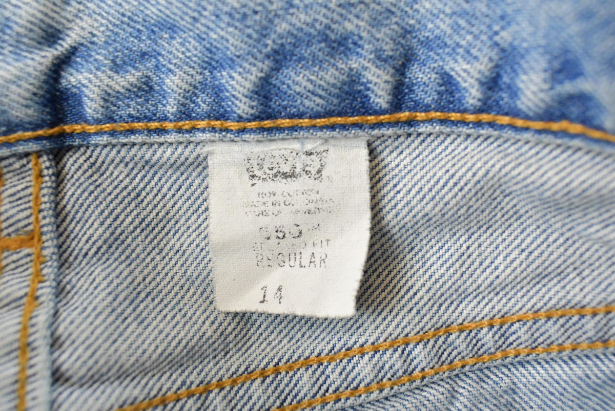 Vintage 1990s Levi's 550 Relaxed Tapered Blue Denim Jeans Women's 27 x 26.5 from propervintagecanada