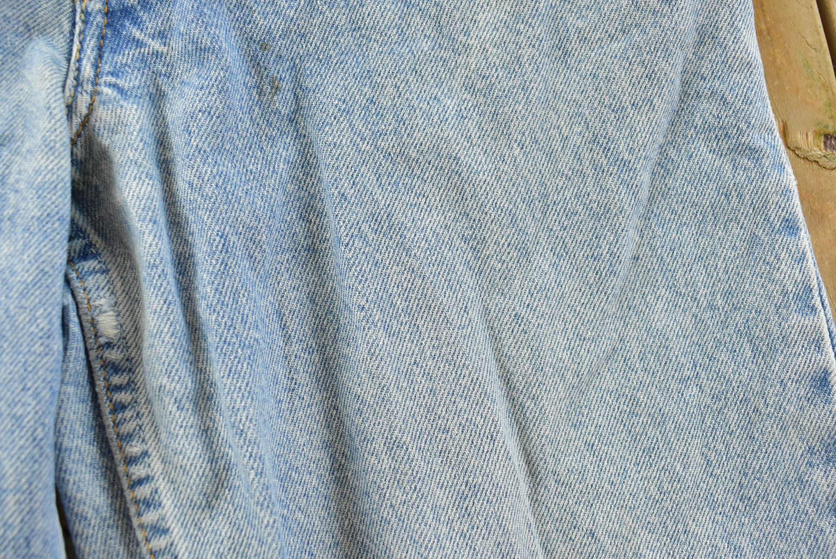 Vintage 1990s Levi's 550 Relaxed Tapered Blue Denim Jeans Women's 27 x 26.5 from propervintagecanada