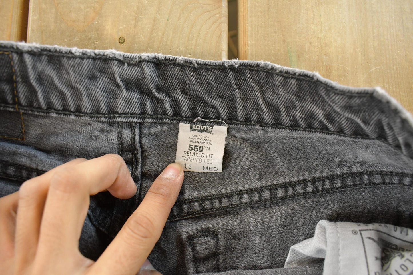 Vintage 1990s Levi's 550 Relaxed Tapered Denim Jeans Men's 34 x 30 from propervintagecanada