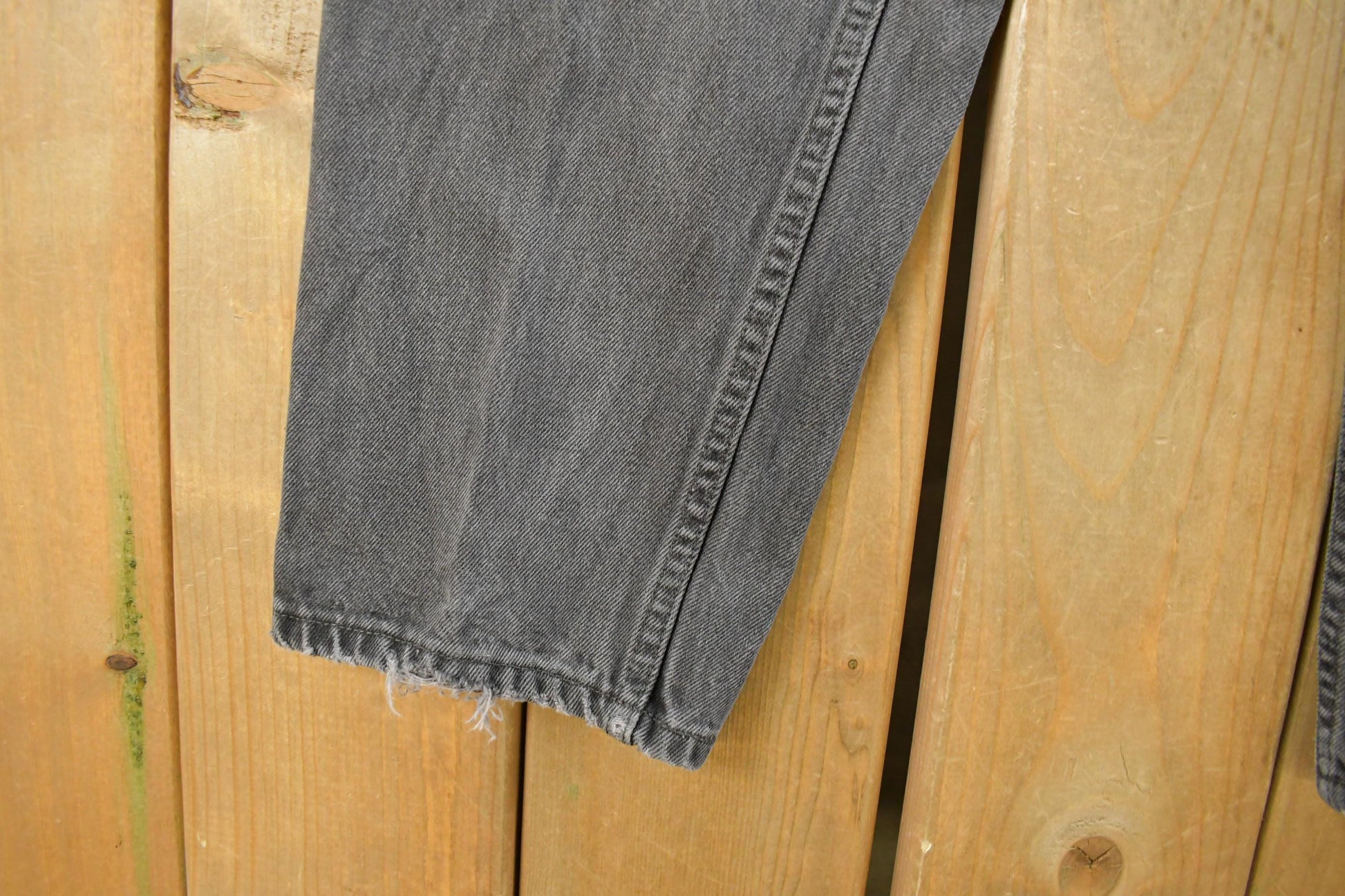 Vintage 1990s Levi's 550 Relaxed Tapered Denim Jeans Men's 34 x 30 from propervintagecanada