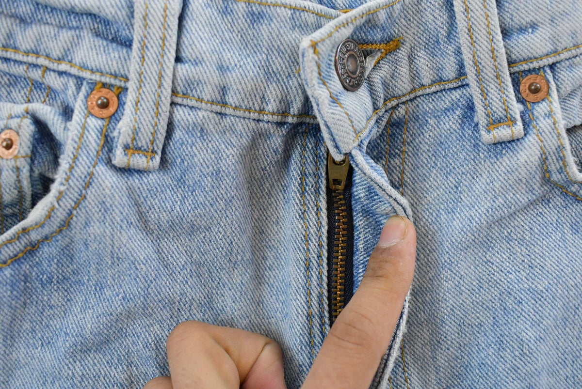 Vintage 1990s Levi's 550 Relaxed Tapered Denim Jeans Women's 28 x 31 from propervintagecanada