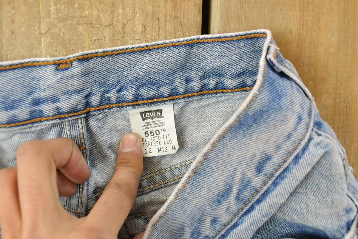 Vintage 1990s Levi's 550 Relaxed Tapered Denim Jeans Women's 31 x 30 from propervintagecanada