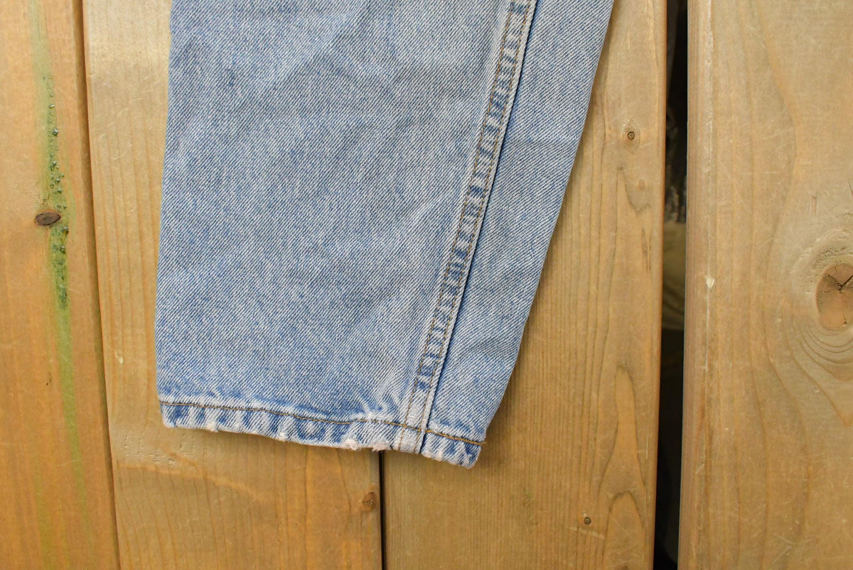 Vintage 1990s Levi's 550 Relaxed Tapered Denim Jeans Women's 31 x 30 from propervintagecanada