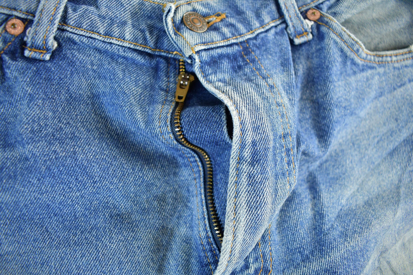 Vintage 1990s Levi's 560 Denim Jeans Women's 33 x 34 from propervintagecanada
