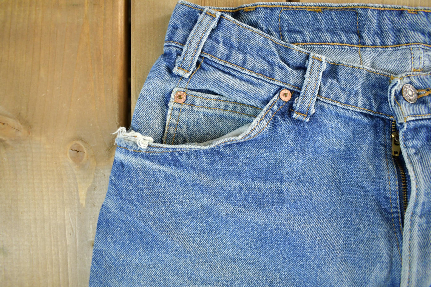 Vintage 1990s Levi's 560 Denim Jeans Women's 33 x 34 from propervintagecanada