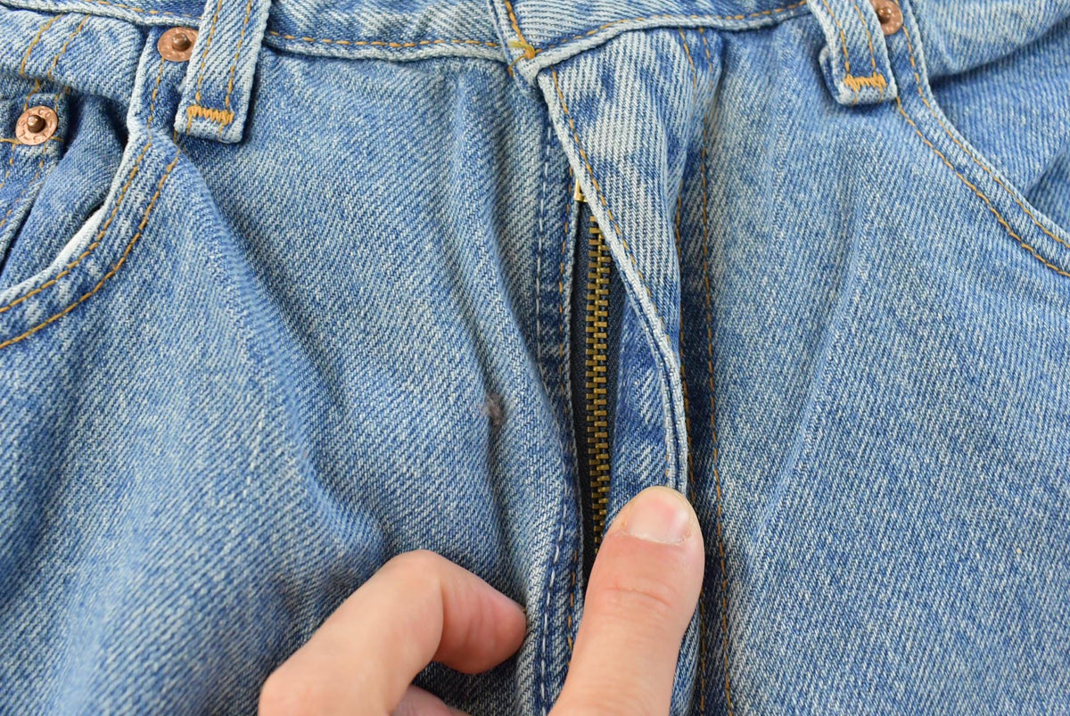 Vintage 1990s Levi's 560 Loose Fit Denim Blue Jeans Men's 30 x 32 from propervintagecanada