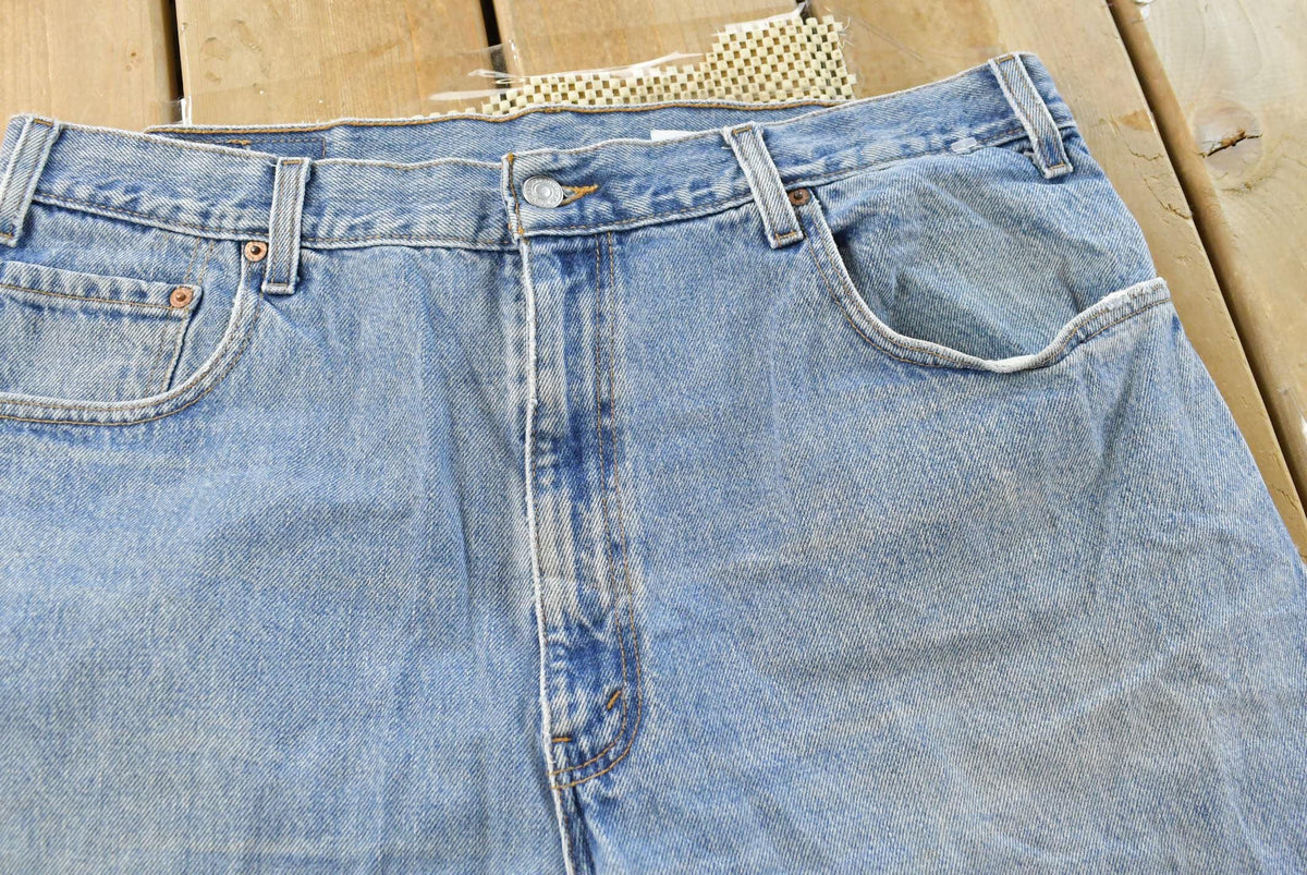 Vintage 1990s Levi's 560 Loose Fit Denim Blue Jeans Men's 35 x 30 from propervintagecanada