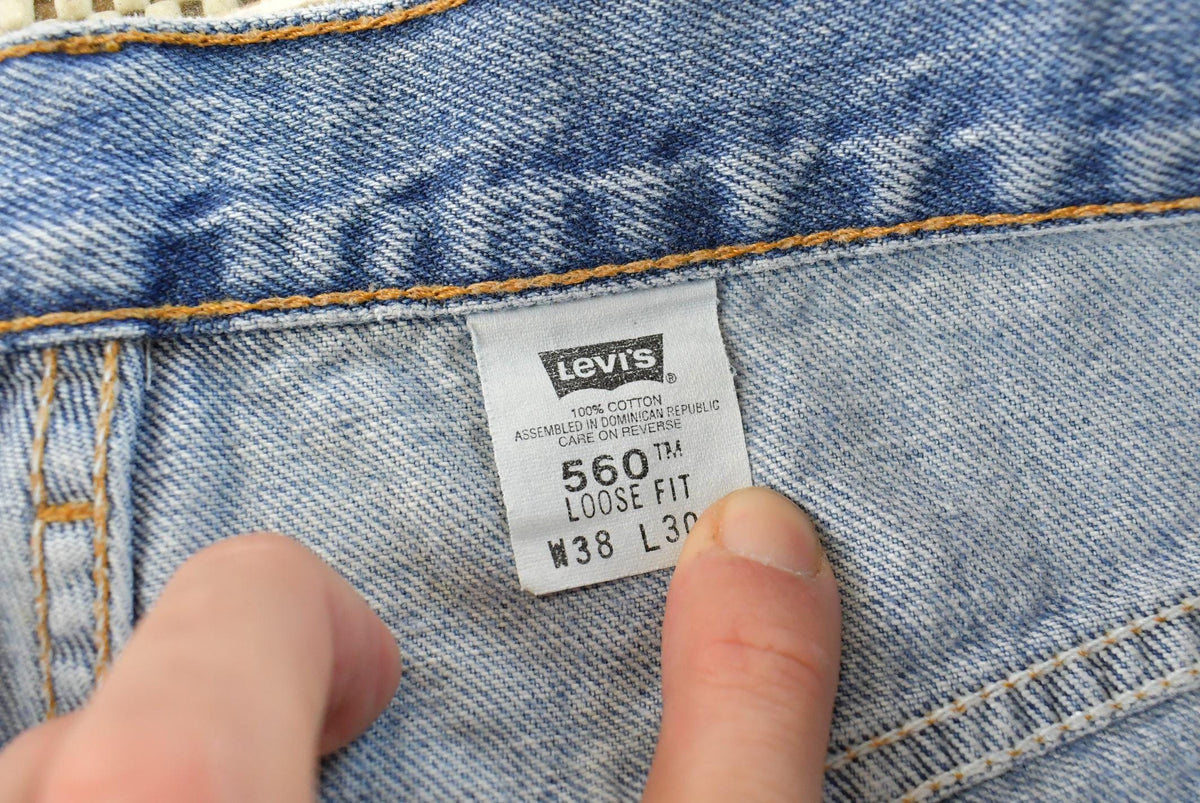 Vintage 1990s Levi's 560 Loose Fit Denim Blue Jeans Men's 35 x 30 from propervintagecanada