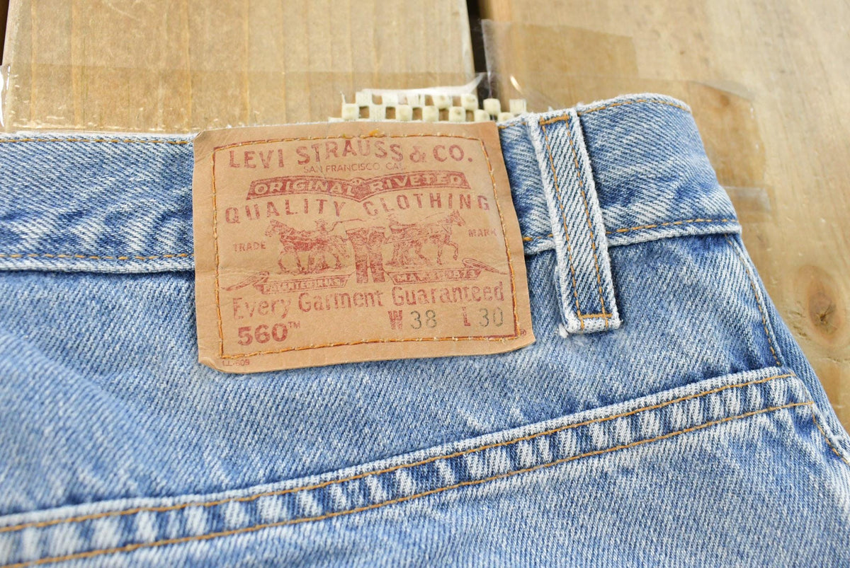 Vintage 1990s Levi's 560 Loose Fit Denim Blue Jeans Men's 35 x 30 from propervintagecanada