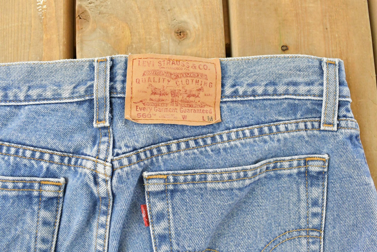 Vintage 1990s Levi's 560 Loose Straight Denim Jeans Women's 32 x 31 from propervintagecanada