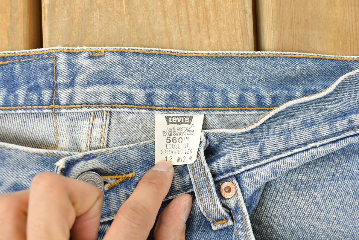 Vintage 1990s Levi's 560 Loose Straight Denim Jeans Women's 32 x 31 from propervintagecanada