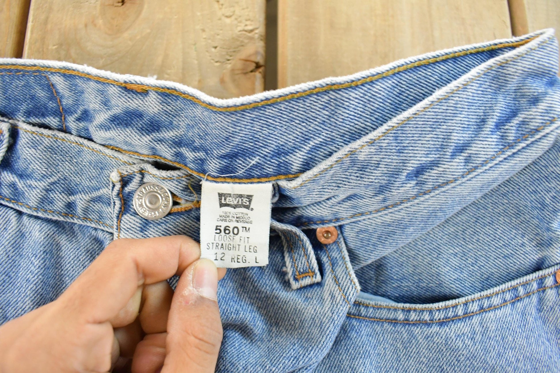 Vintage 1990s Levi's 560 Loose Straight Denim Jeans Women's 34 x 30 from propervintagecanada