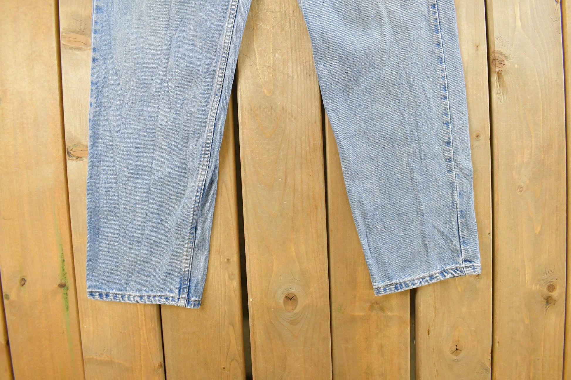 Vintage 1990s Levi's 560 Loose Straight Denim Jeans Women's 34 x 30 from propervintagecanada