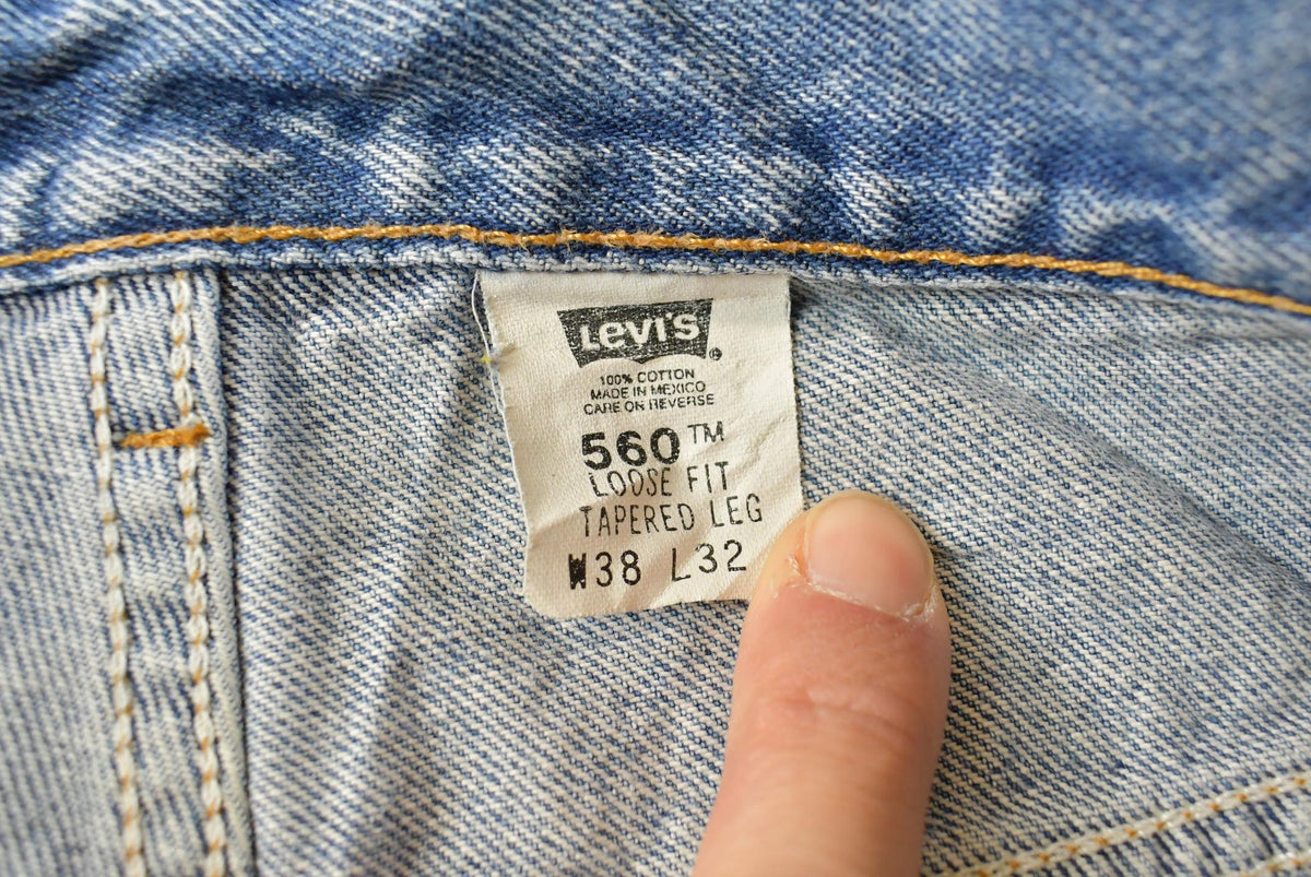 Vintage 1990s Levi's 560 Loose Tapered Denim Blue Jeans Men's 36 x 31.5 from propervintagecanada