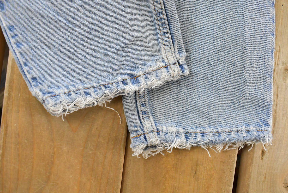 Vintage 1990s Levi's 560 Loose Tapered Denim Jeans Men's 26 x 31 from propervintagecanada