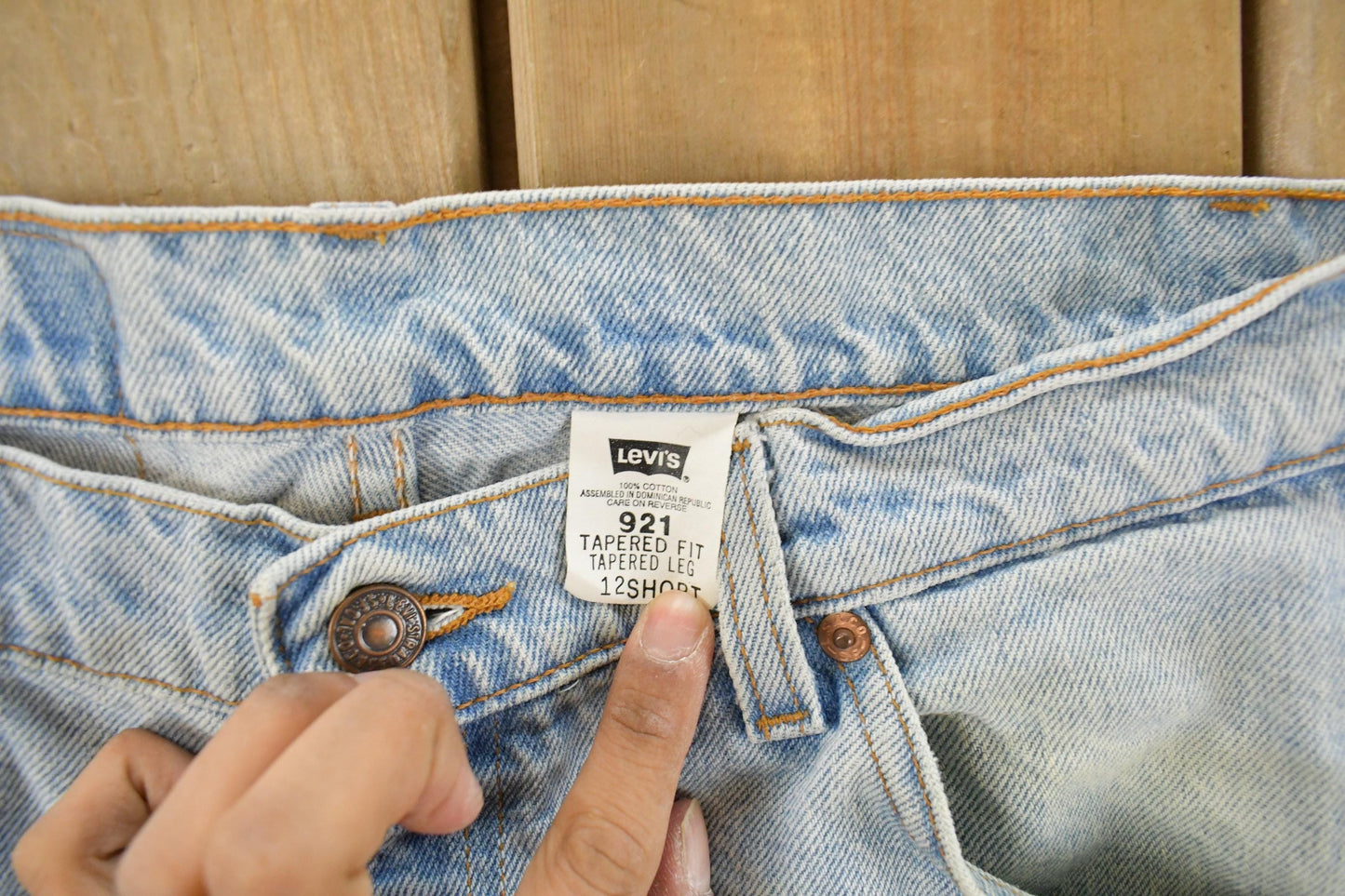 Vintage 1990s Levi's 921 Tapered Fit Denim Jeans Women's 32 x 29 / 90s Levi's / Distressed Sun Faded Jeans from propervintagecanada