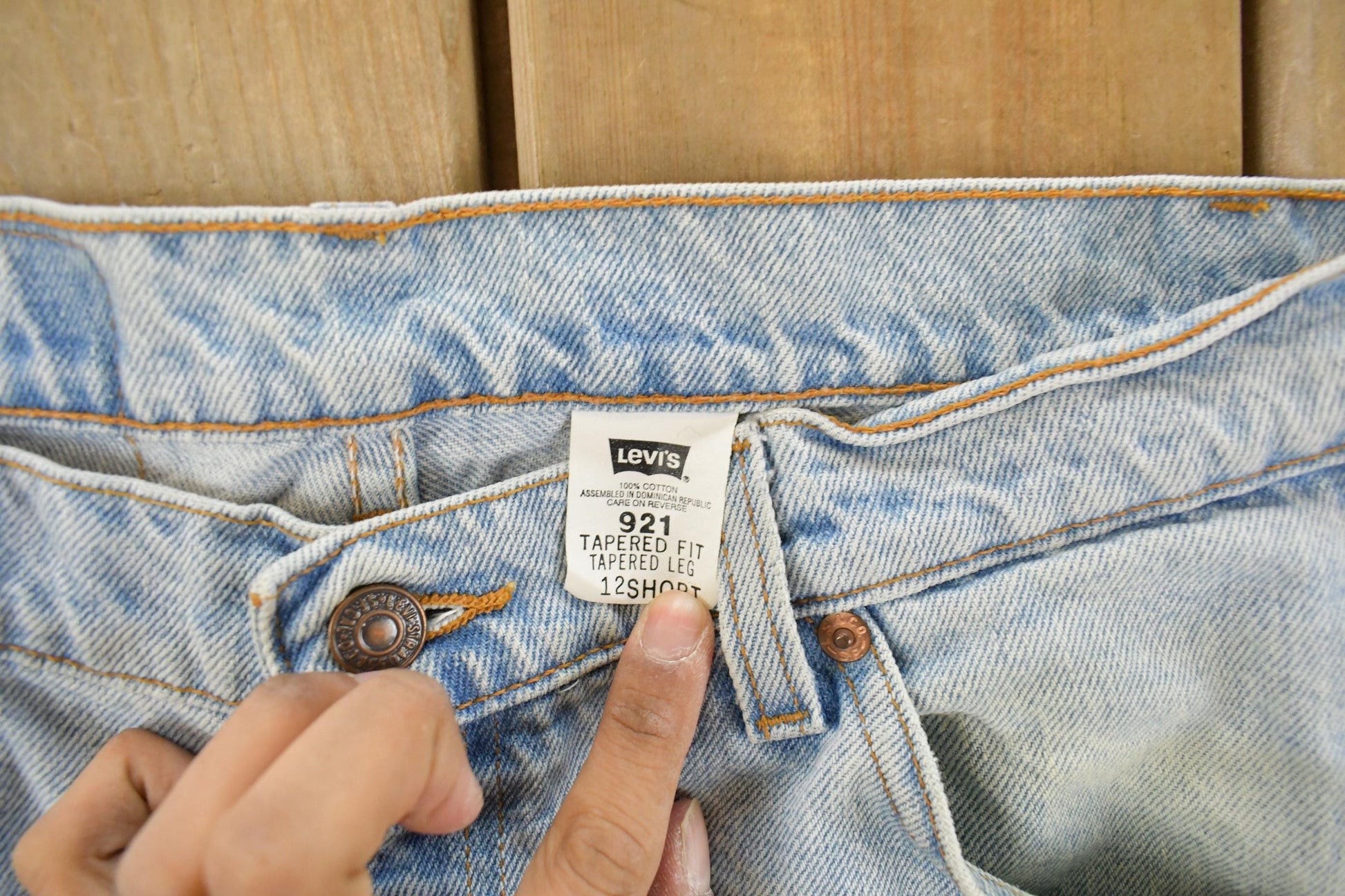 Vintage 1990s Levi's 921 Tapered Fit Denim Jeans Women's 32 x 29 / 90s Levi's / Distressed Sun Faded Jeans from propervintagecanada