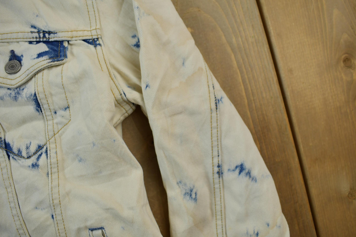 Vintage 1990s Levi's Acid Wash Denim Jean Jacket Men's Medium from propervintagecanada