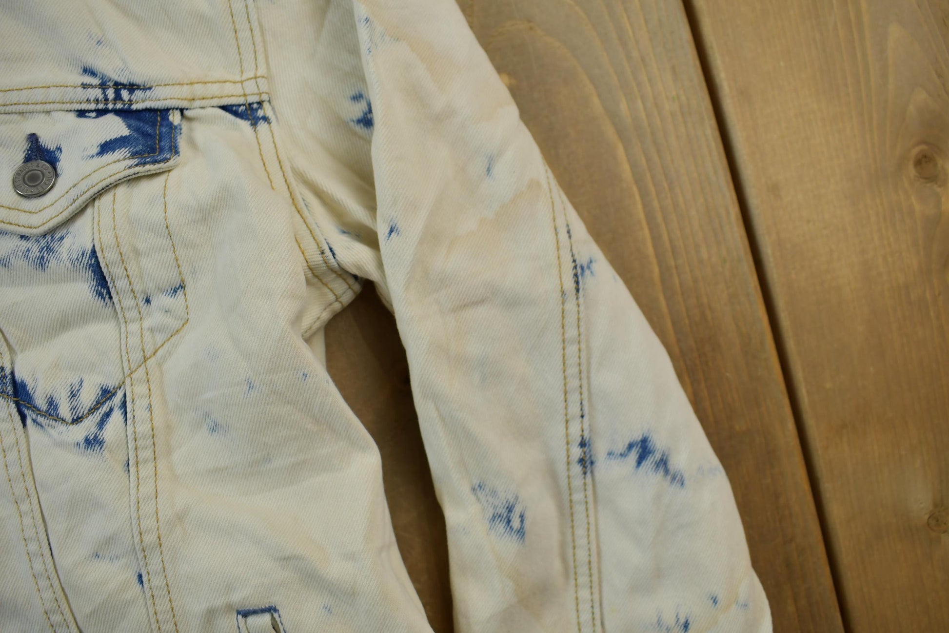 Vintage 1990s Levi's Acid Wash Denim Jean Jacket Men's Medium from propervintagecanada