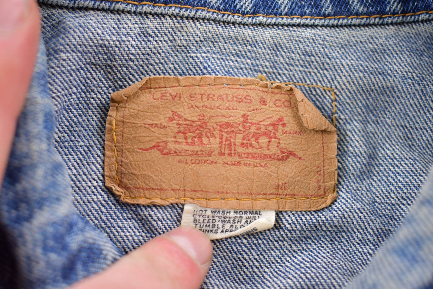 Vintage 1990s Levi's Denim Jean Jacket Men's Medium from propervintagecanada