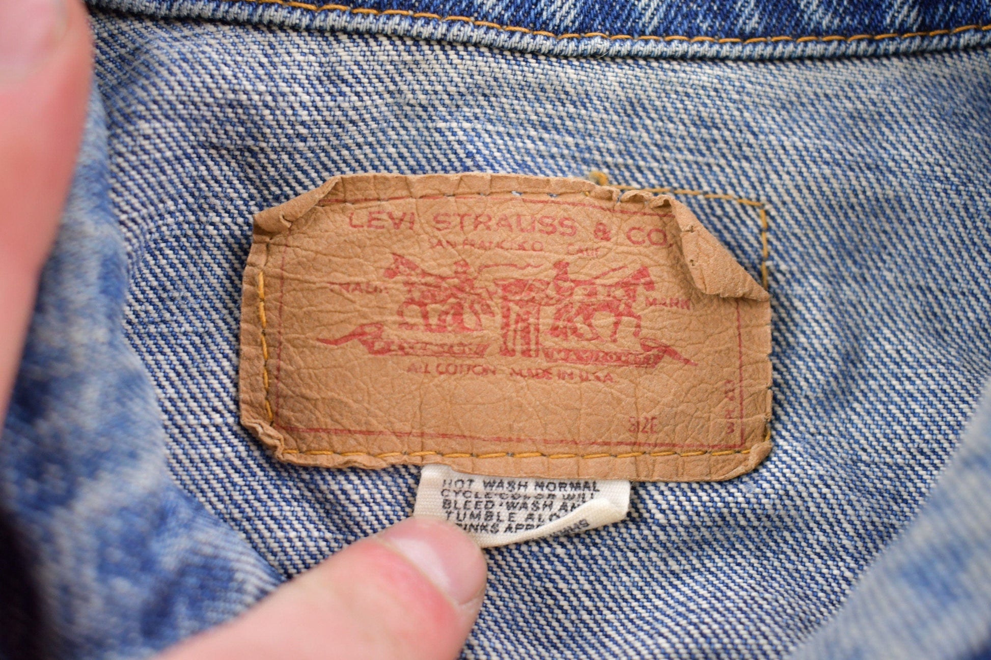 Vintage 1990s Levi's Denim Jean Jacket Men's Medium from propervintagecanada