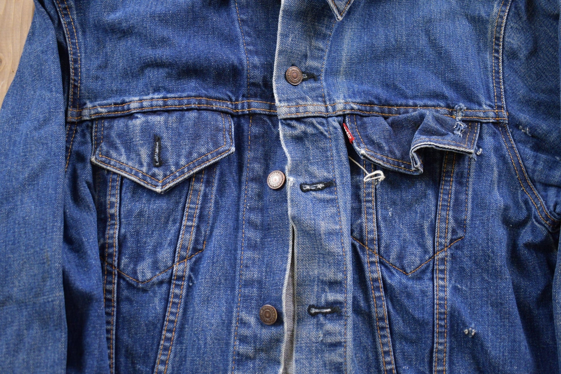 Vintage 1990s Levi's Denim Jean Jacket Men's Medium from propervintagecanada