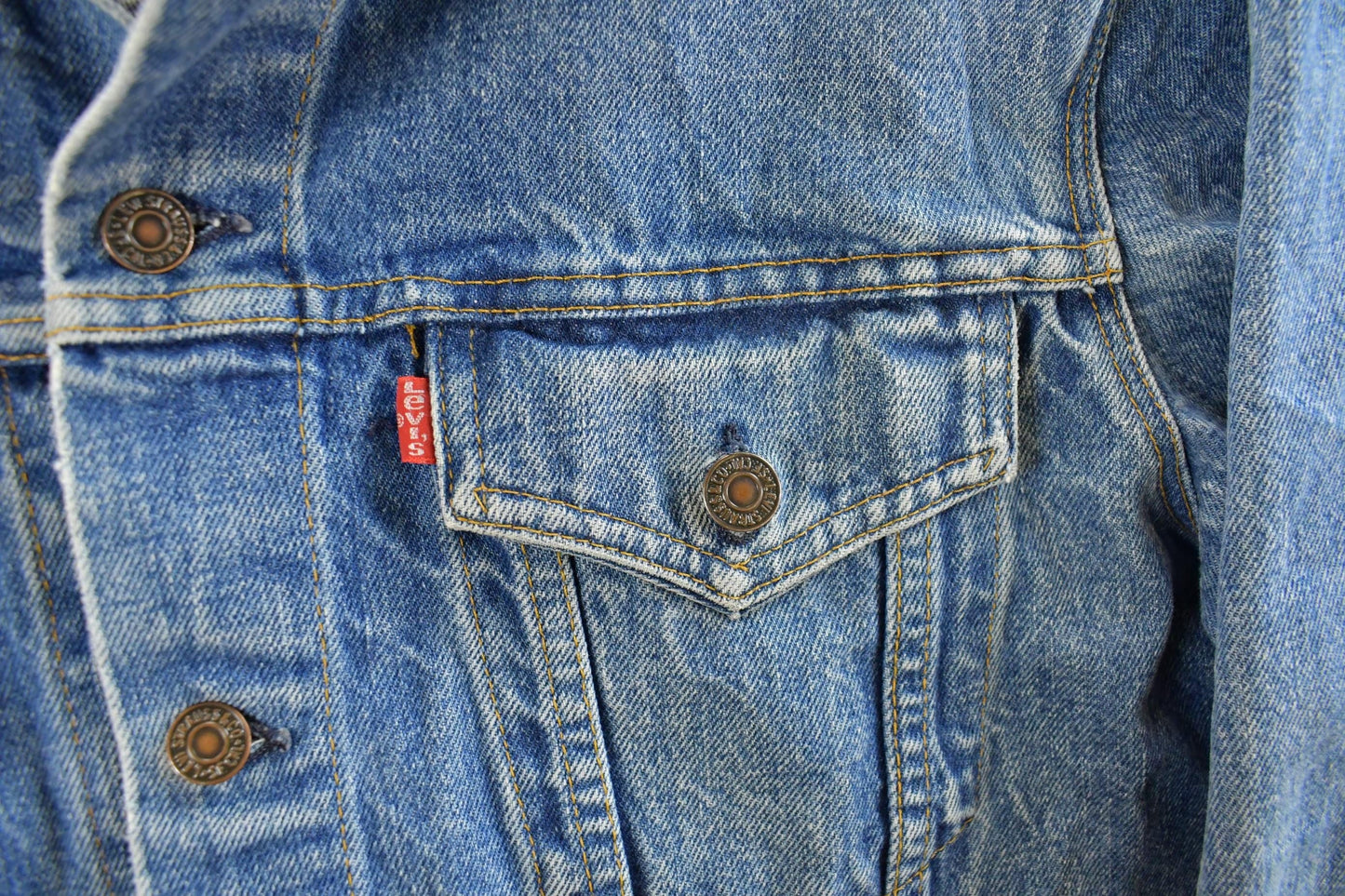 Vintage 1990s Levi's Denim Jean Trucker Men's Medium from propervintagecanada