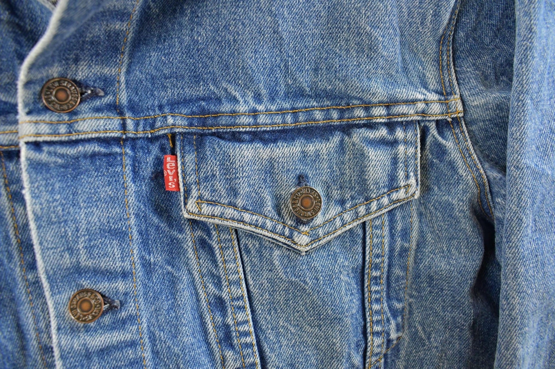 Vintage 1990s Levi's Denim Jean Trucker Men's Medium from propervintagecanada