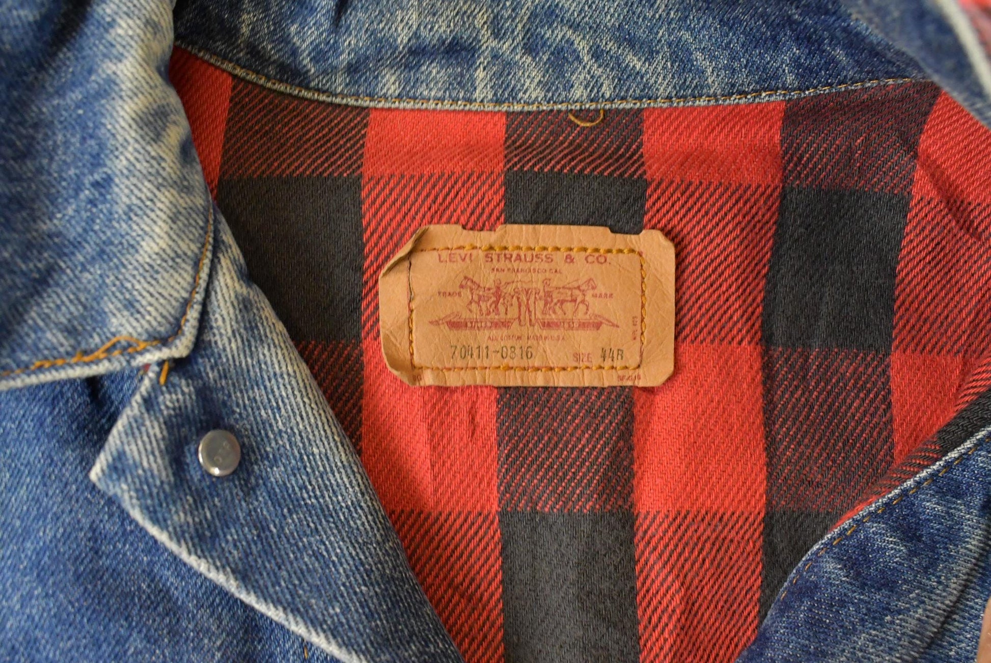 Vintage 1990s Levi's Flannel Lined Denim Jean Trucker Jacket Men's Large / 90s Denim / Streetwear / Levi's Denim Jacket . Made in USA from propervintagecanada