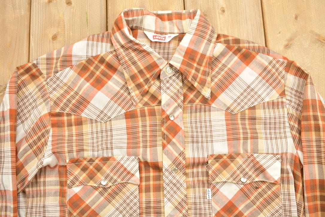 Vintage 1990s Levi's Plaid Western Flannel Button Up Shirt Men's Medium from propervintagecanada