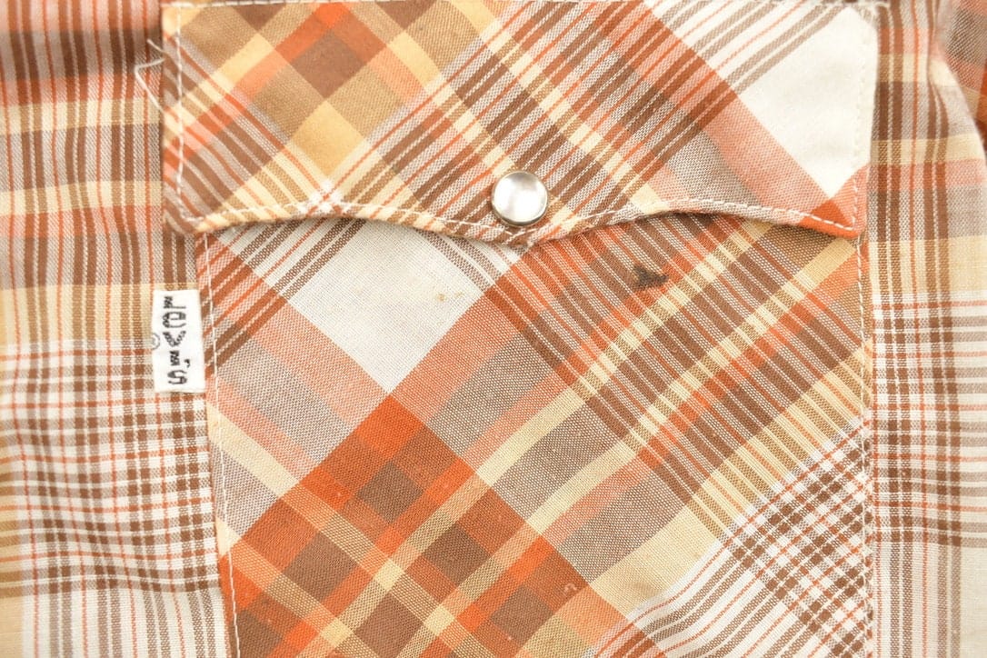 Vintage 1990s Levi's Plaid Western Flannel Button Up Shirt Men's Medium from propervintagecanada