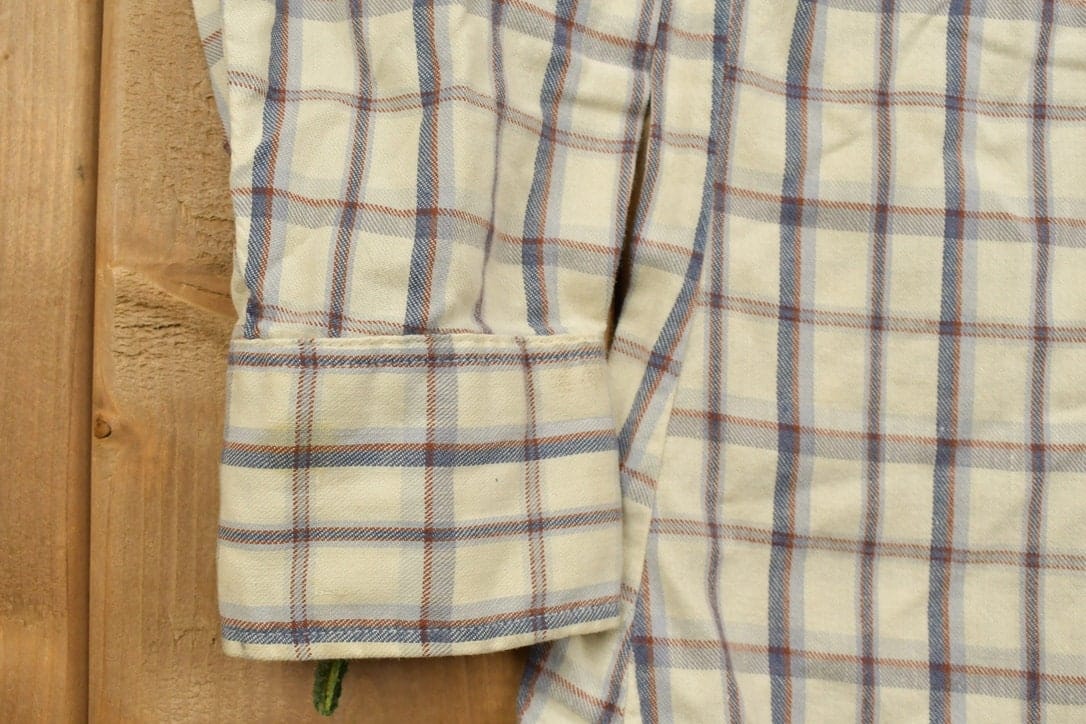 Vintage 1990s Levi's Plaid Western Flannel Button Up Shirt Men's S from propervintagecanada