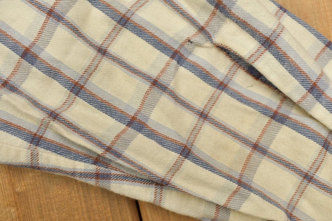 Vintage 1990s Levi's Plaid Western Flannel Button Up Shirt Men's S from propervintagecanada