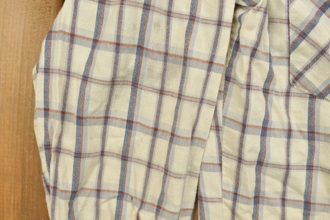 Vintage 1990s Levi's Plaid Western Flannel Button Up Shirt Men's S from propervintagecanada