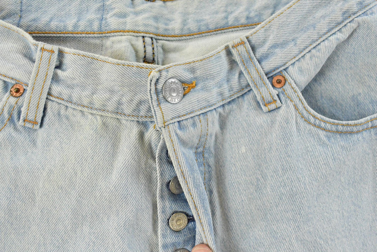 Vintage 1990s Levi's Relaxed Tapered Denim Jeans Women's 28 x 31 from propervintagecanada