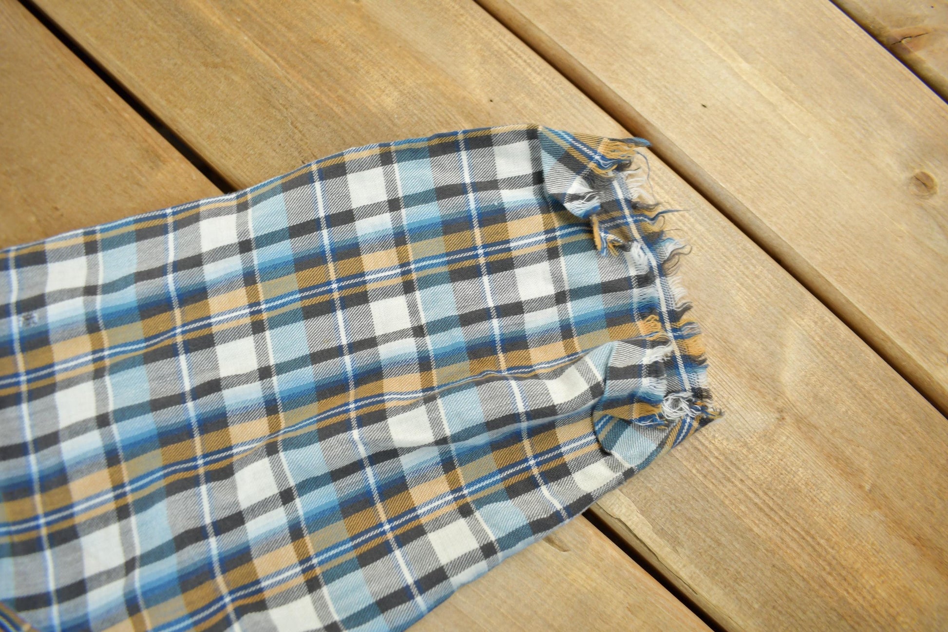 Vintage 1990s Levi's Western Wear Pearl Snap Plaid Button Up Shirt Men's Medium from propervintagecanada
