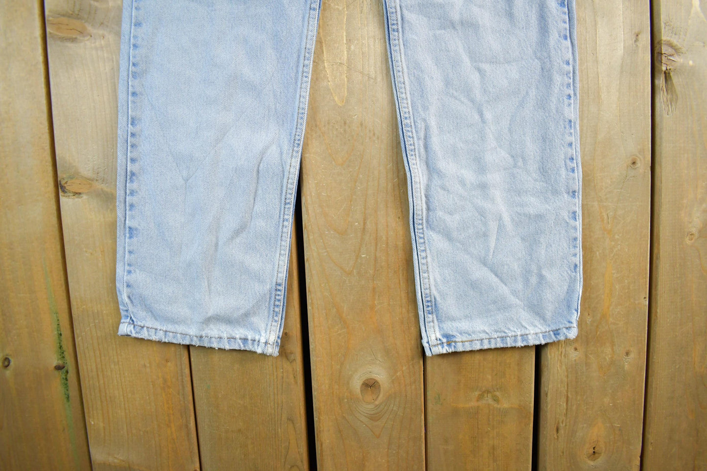 Vintage 1990s Levi Silver Tab Loose Denim Jeans Womens 28 x 32 from propervintagecanada