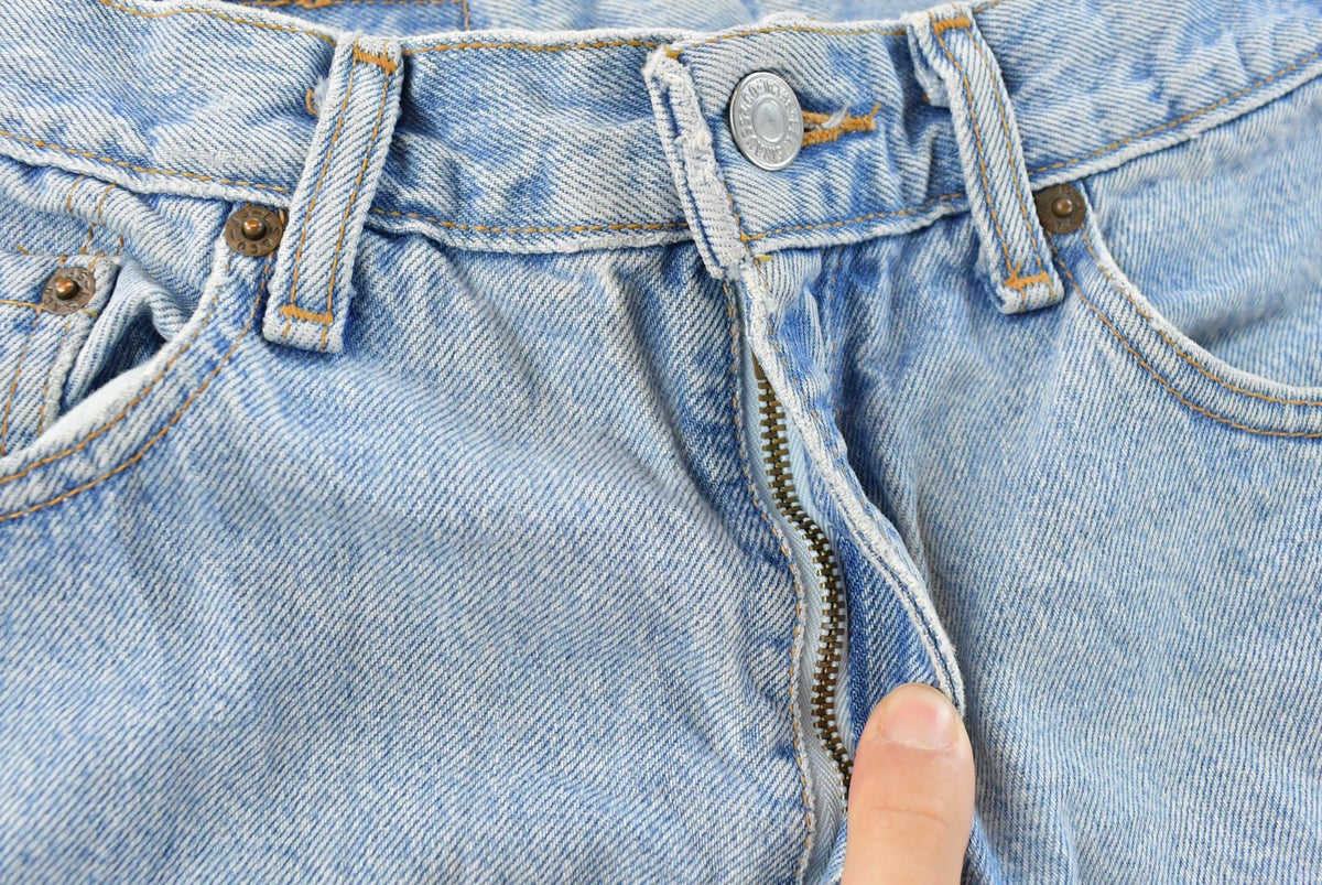 Vintage 1990s Levis Relaxed Fit Tapered Leg 550 Denim Blue Jeans Men's 26 x 28 from propervintagecanada